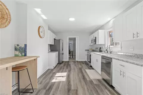 Entry Way - 1459 Harmott Ave, Norfolk, VA 23509 photo 5 of 6