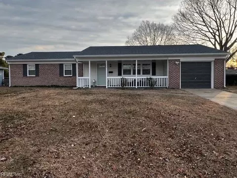 592 Woodbine Ln, Virginia Beach, VA 23452