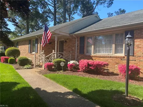 1424 Dunstan Ln, Virginia Beach, VA 23455