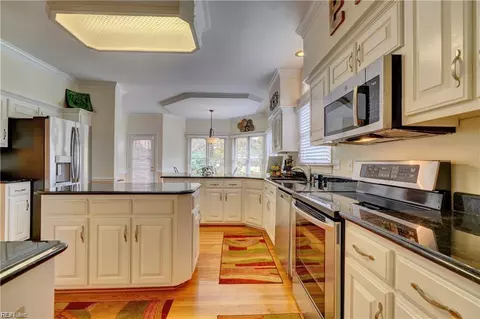 Kitchen - 1337 Baffy Loop, Chesapeake, VA 23320 photo 4 of 4