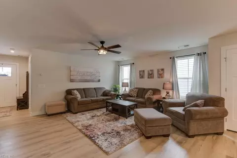 Entry Way - 6923 Healy Ave, Gloucester, VA 23061 photo 4 of 6