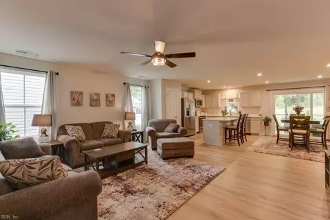 Entry Way - 6923 Healy Ave, Gloucester, VA 23061 photo 3 of 6