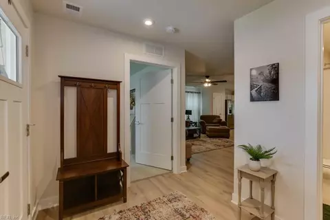 Entry Way - 6923 Healy Ave, Gloucester, VA 23061 photo 2 of 6