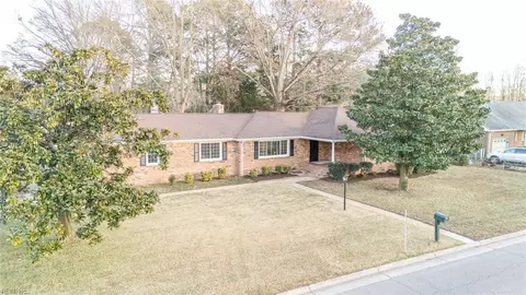 2405 Dunbarton Dr, Chesapeake, VA 23325