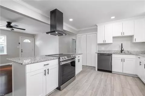 212 Martha Lee Dr, Hampton, VA 23666