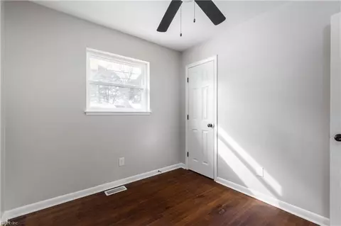 Bedroom - 212 Martha Lee Dr, Hampton, VA 23666 photo 3 of 3