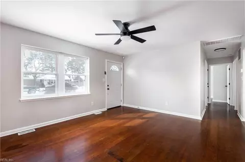 Living - 212 Martha Lee Dr, Hampton, VA 23666 photo 2 of 3