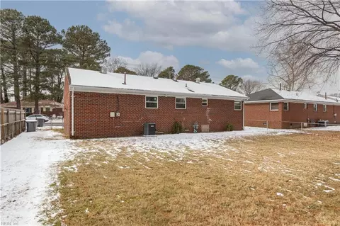 Exterior - 212 Martha Lee Dr, Hampton, VA 23666 photo 2 of 3