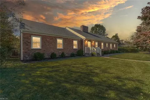 305 Robinhood Rd, Franklin, VA 23851