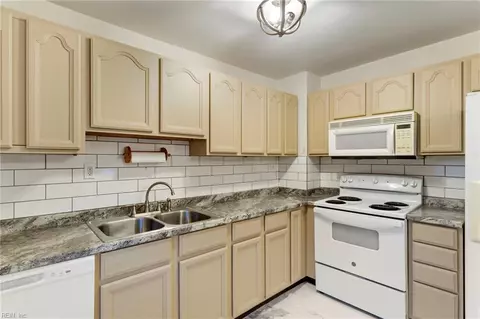 Kitchen - 3 E Gilbert St, Hampton, VA 23669 photo 1 of 4