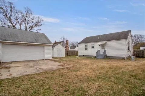 Exterior - 3 E Gilbert St, Hampton, VA 23669 photo 7 of 16