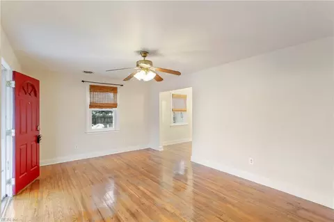 Living - 3 E Gilbert St, Hampton, VA 23669 photo 1 of 7
