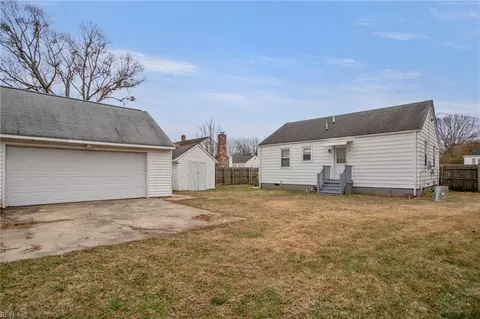 Exterior - 3 E Gilbert St, Hampton, VA 23669 photo 11 of 16