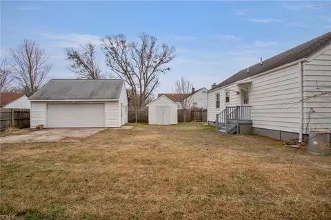 Exterior - 3 E Gilbert St, Hampton, VA 23669 photo 6 of 16