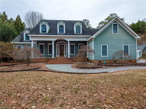 415 Massie Ln, Yorktown, VA 23693