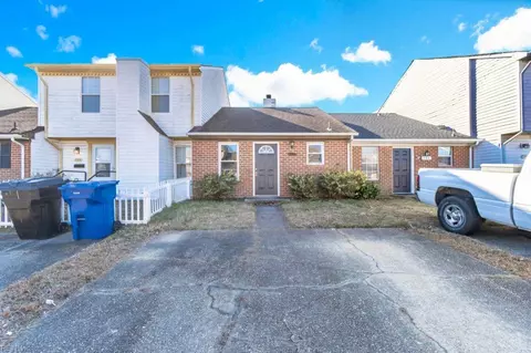 707 Wolftrap Ln, Virginia Beach, VA 23462