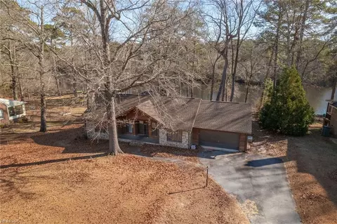 19085 Lakeside Dr, Courtland, VA 23837