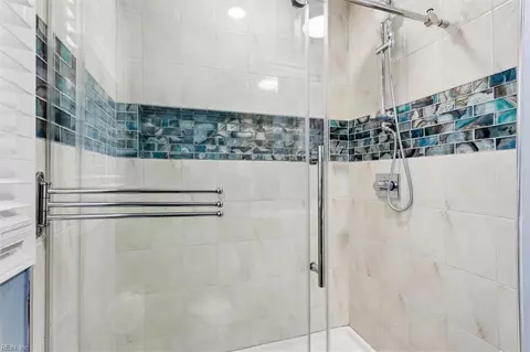 Bath - 112 W Taylor Ave, Hampton, VA 23663 photo 3 of 6