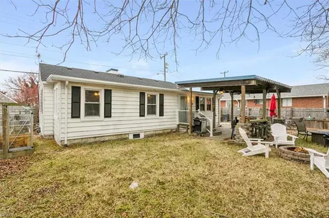Exterior - 112 W Taylor Ave, Hampton, VA 23663 photo 9 of 10