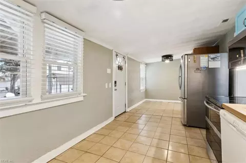 Entry Way - 112 W Taylor Ave, Hampton, VA 23663 photo 5 of 5