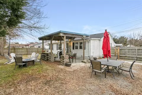 Exterior - 112 W Taylor Ave, Hampton, VA 23663 photo 7 of 10