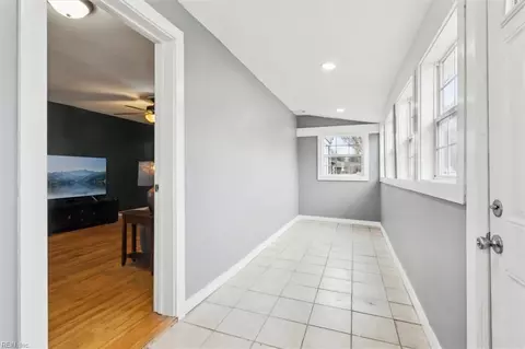 Entry Way - 112 W Taylor Ave, Hampton, VA 23663 photo 2 of 5