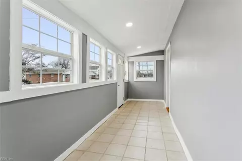 Entry Way - 112 W Taylor Ave, Hampton, VA 23663 photo 1 of 5