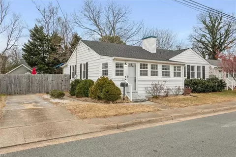 Exterior - 112 W Taylor Ave, Hampton, VA 23663 photo 3 of 10
