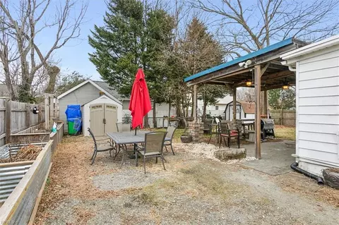 Exterior - 112 W Taylor Ave, Hampton, VA 23663 photo 5 of 10