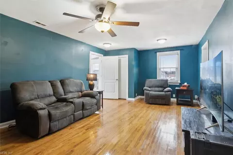 Entry Way - 112 W Taylor Ave, Hampton, VA 23663 photo 3 of 5