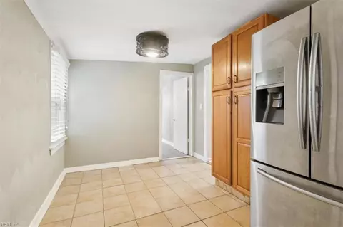 Entry Way - 112 W Taylor Ave, Hampton, VA 23663 photo 4 of 5