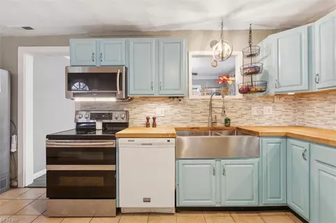 Kitchen - 112 W Taylor Ave, Hampton, VA 23663 photo 6 of 7