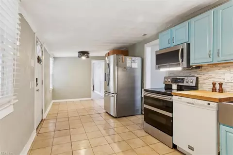 Kitchen - 112 W Taylor Ave, Hampton, VA 23663 photo 7 of 7