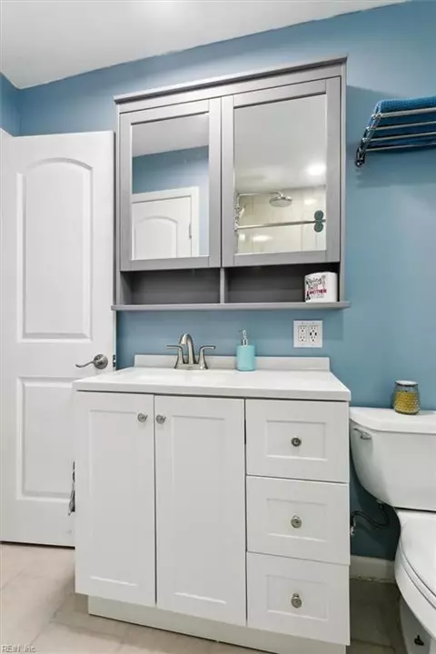 Bath - 112 W Taylor Ave, Hampton, VA 23663 photo 2 of 6