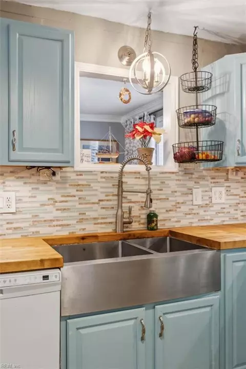 Kitchen - 112 W Taylor Ave, Hampton, VA 23663 photo 4 of 7
