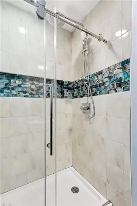 Bath - 112 W Taylor Ave, Hampton, VA 23663 photo 4 of 6