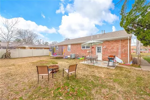 Exterior - 17 Prince James Dr, Hampton, VA 23669 photo 7 of 8