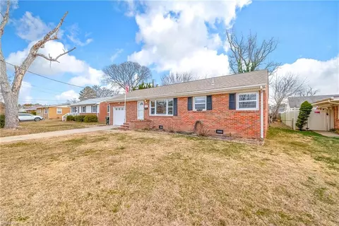 Exterior - 17 Prince James Dr, Hampton, VA 23669 photo 3 of 8