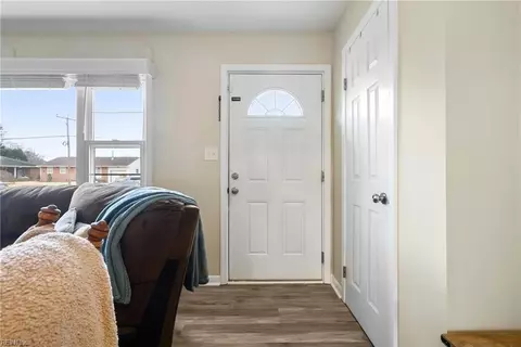 Entry Way - 17 Prince James Dr, Hampton, VA 23669 photo 1 of 2