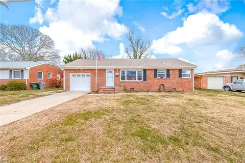 Exterior - 17 Prince James Dr, Hampton, VA 23669 photo 2 of 8