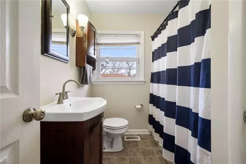 Bath - 17 Prince James Dr, Hampton, VA 23669 photo 1 of 1