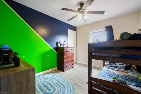 Bedroom - 17 Prince James Dr, Hampton, VA 23669 photo 2 of 3