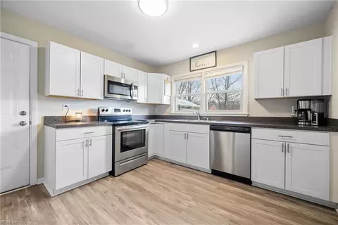 Kitchen - 17 Prince James Dr, Hampton, VA 23669 photo 1 of 1