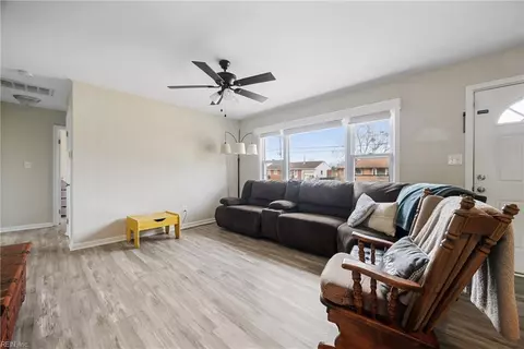 Living - 17 Prince James Dr, Hampton, VA 23669 photo 1 of 2