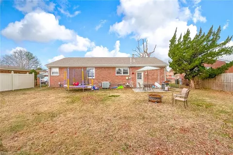 Exterior - 17 Prince James Dr, Hampton, VA 23669 photo 6 of 8