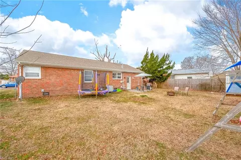 Exterior - 17 Prince James Dr, Hampton, VA 23669 photo 5 of 8