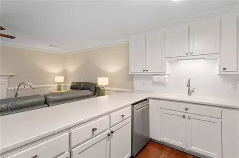 10 Capps Qtrs 2, Hampton, VA 23669 photo 7