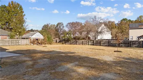 Exterior - 2724 Cedar Rd, Chesapeake, VA 23323 photo 4 of 5