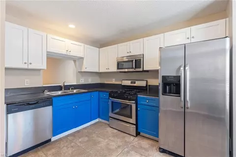 940 Allendale Dr, Hampton, VA 23669 photo 3
