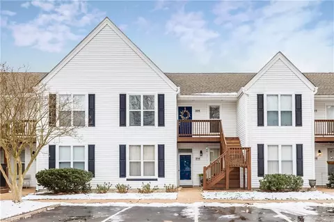 224 Persimmon Dr, Yorktown, VA 23693